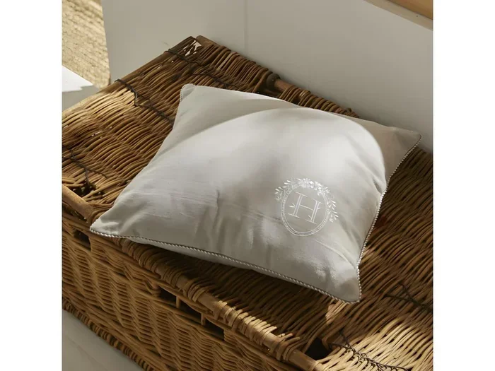 Cuscino ricamato con imbottitura, qualità 100% cotone. M/HomeLine.04 40x40cm