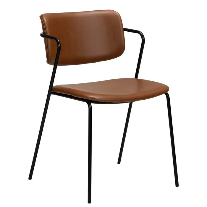 DAN-FORM DenmarkSedia da pranzo ZedIn imbottito, con rivestimento in finta pelle, marrone cognac