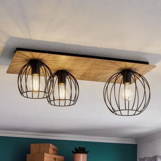 Plafoniera Malin, schermo angolare in legno, 3 luci