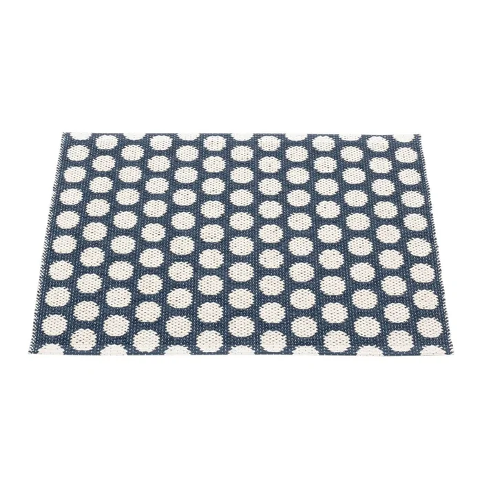 Tappeto da interno/esterno Noa Dark Blue Reversibile/lavabile, sintetico, bouclé, a pelo piatto, blu scuro, 70×50 cm