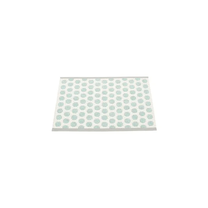 Tappeto da interno/esterno Noa Pale Turquoise Reversibile/lavabile, sintetico, bouclé, a pelo piatto, color menta, 70×50 cm